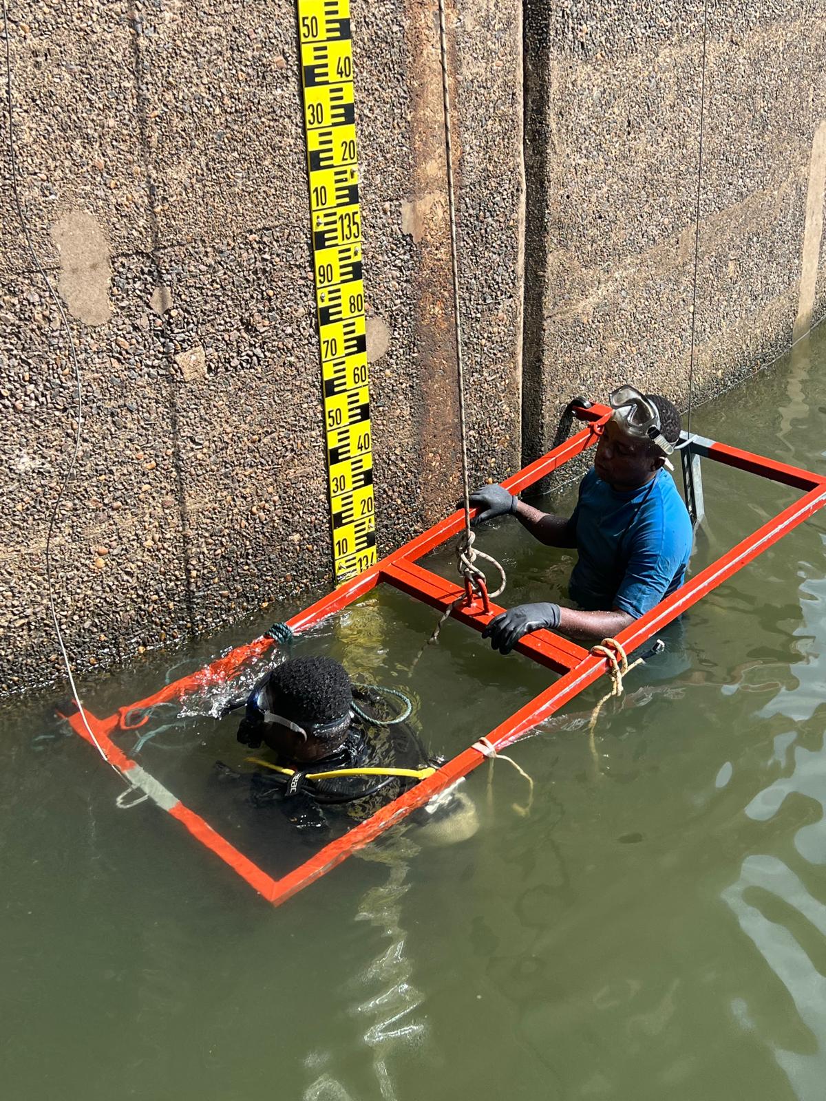 Hydroelectric dam underwater works