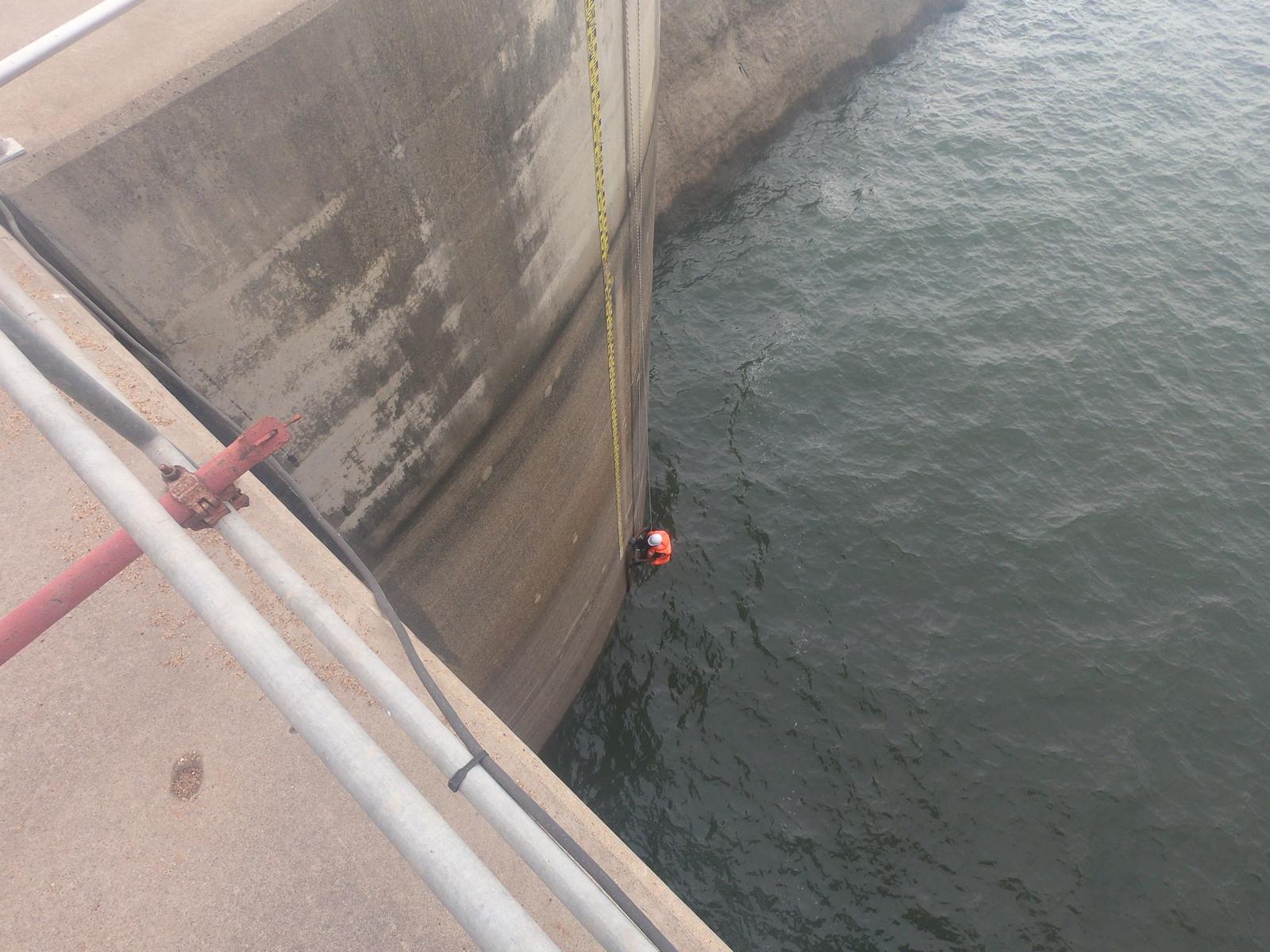 Hydroelectric dam works 5